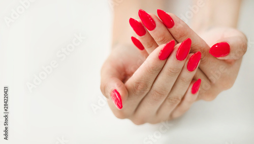 Obraz na plátně Closeup of a woman hand with red nails