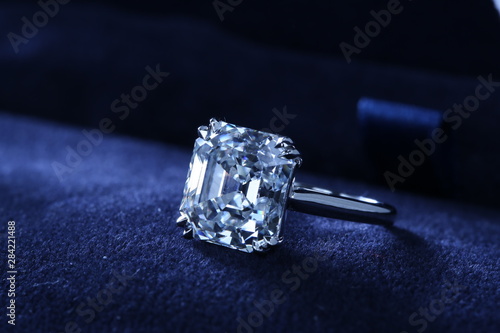 Картината върху платно Asscher Cut Diamond Angle 5