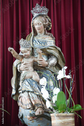 St. Johannes der Täufer Kirche - Skulptur Maria und Jesus