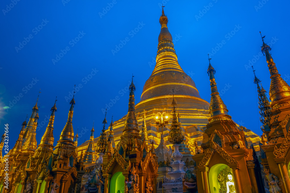 Fototapeta premium Famous place in Myanmar (Shwedagon Pagoda)