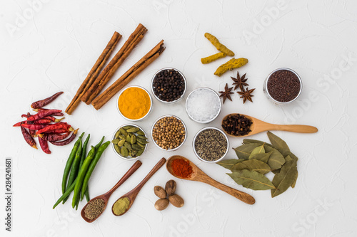 Fototapeta Naklejka Na Ścianę i Meble -  カラフルなスパイス　Photo of colorful Indian food spices