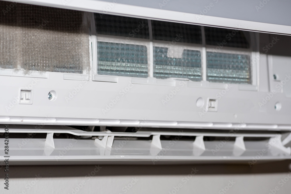 clean air conditioner at home (dust) clean air conditioner at home (dust)