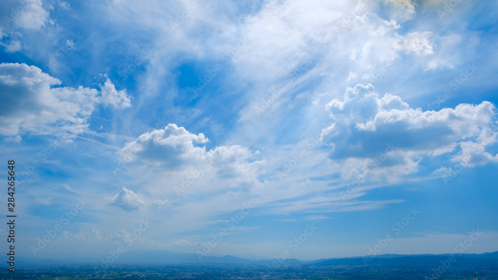 【写真素材】 青空　空　雲　夏の空　背景　背景素材　8月　コピースペース　