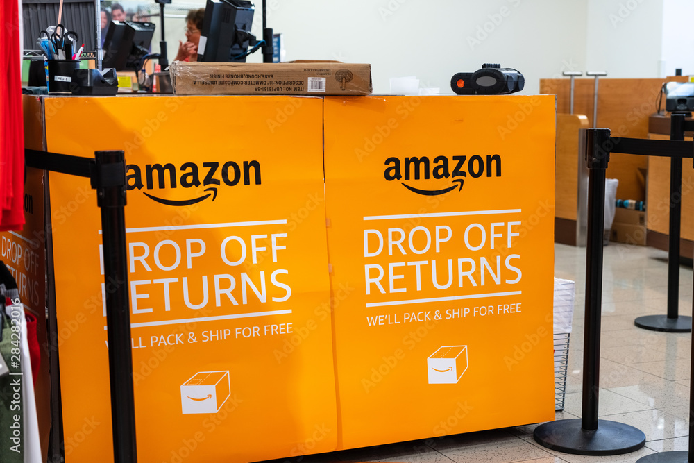 Foto Stock August 1, 2019 Mountain View / CA / USA - Amazon Drop off  returns area in a Kohl's department store; starting with July, you can  return products bought from Amazon