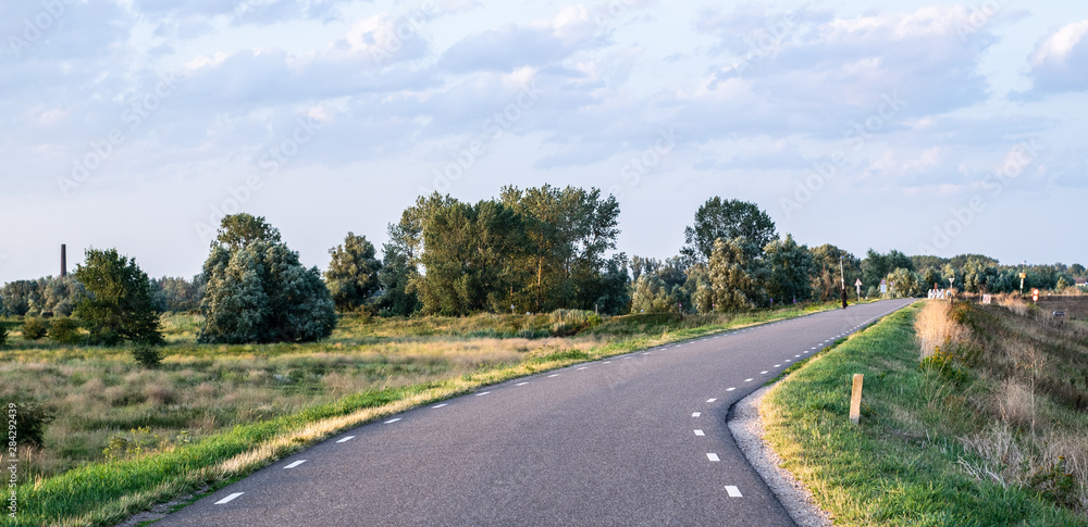 Naklejka premium Road on a typical Dutch dyke