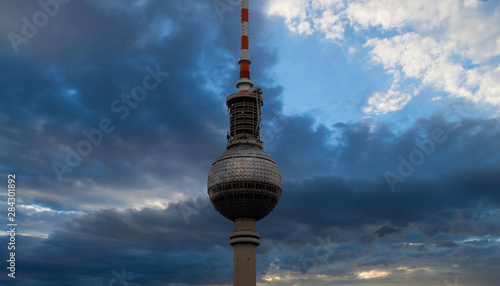 Obraz na płótnie Berlin, Germany - The famous Berlin TV tower at sunset w salonie