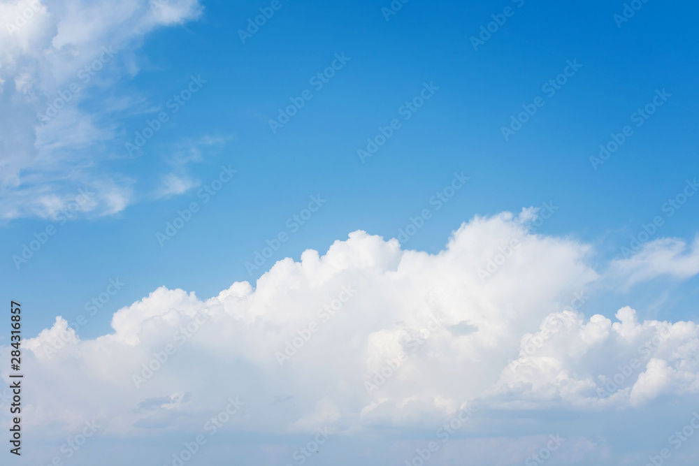 Fototapeta premium Blue sky with clouds, sky, clouds, blue background