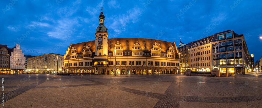 Marktplatz Leipzig zur blauen Stunde