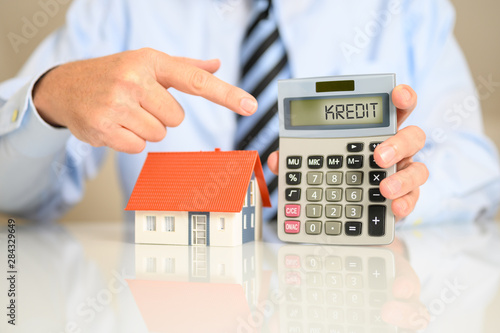 Wallpaper Mural Bank Berater mit dem Schlagwort KREDIT Torontodigital.ca