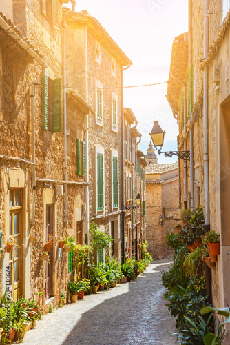 Ulica Valldemossa stara śródziemnomorska wioska, punkt zwrotny Majorca, Hiszpania wyspa