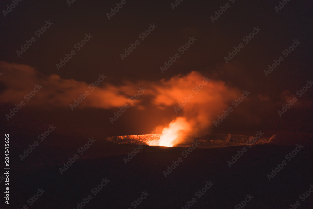 HAWAII, USA: red lava glow from Kilauea volcano crater