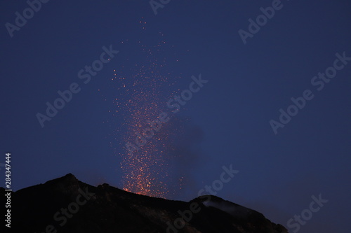 explosion volcanique © Jacky Jeannet