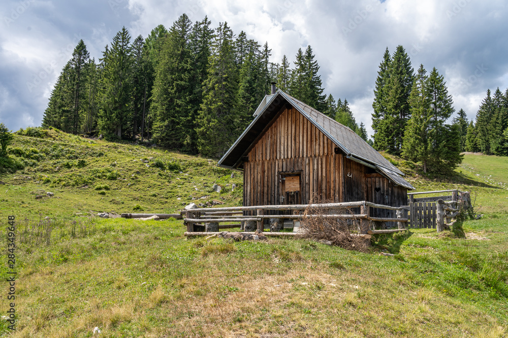 einsame Hütte in den Bergen