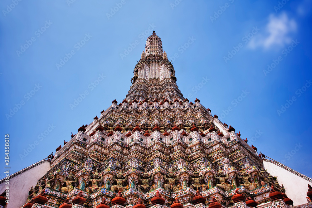 Central prang or tower of Wat Arun, is the mythical Mount Meru, Bangkok, Thailand. Wat Arun is also known as the Temple of the Dawn.