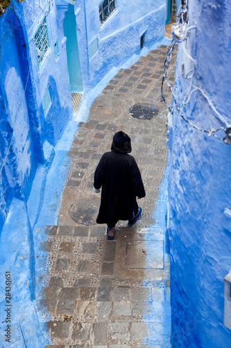 Narrow lane, Chefchaouen, Morocco © Peter Adams/Danita Delimont