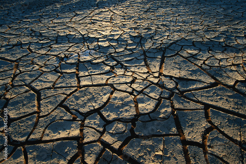 Namibia, Namib-Naukluft National Park, Cracked mud in desert at Sossusvlei