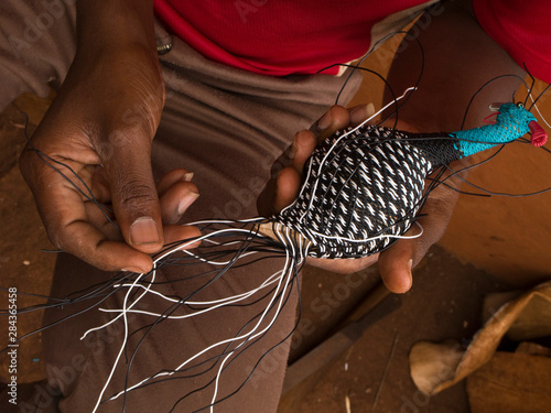 Фотография Itala Weavers working on guinea hen, Hluhulwe, South Africa