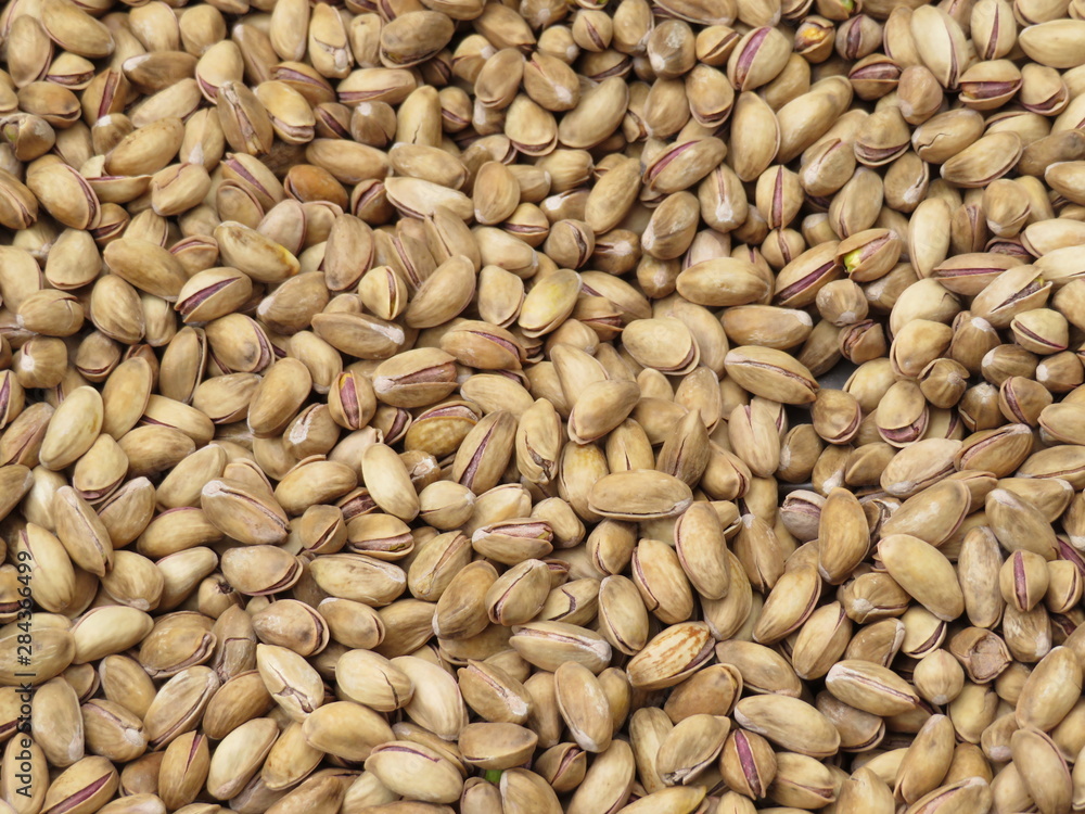 Beautiful pistachios from nice color and very good flavor Beautiful pistachios from nice color and very good flavor