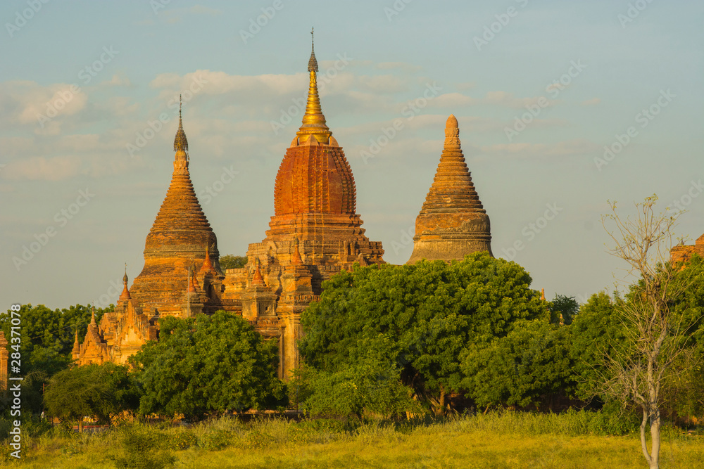 Fototapeta premium Myanmar. Bagan. Red brick temple glows in the late afternoon light.