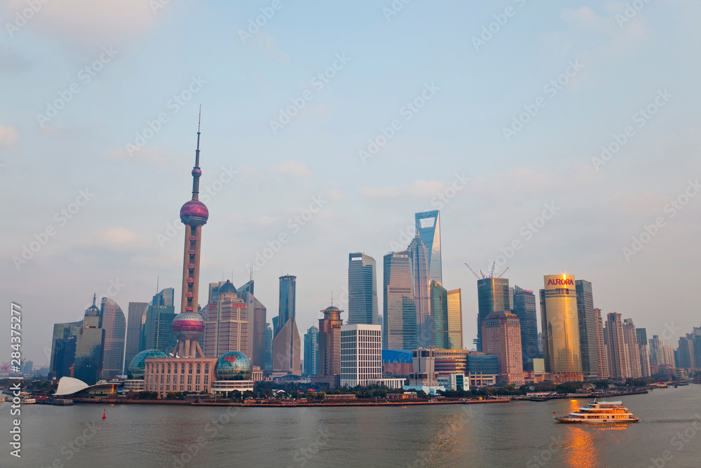 Obraz premium Panoramę Pudong i rzekę Huangpu, Szanghaj, Chiny