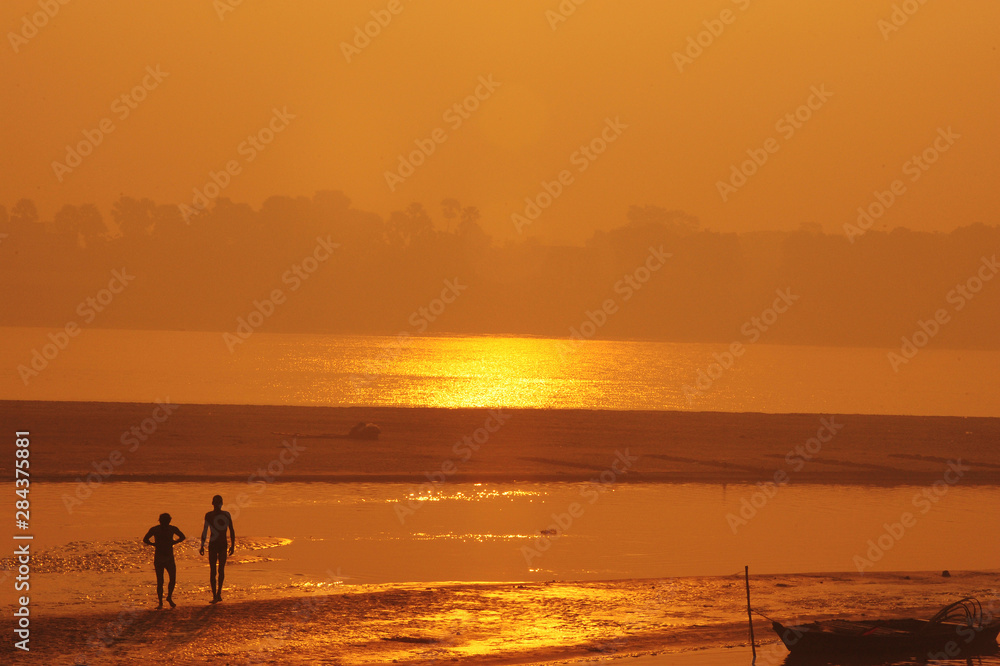 India, Bihar, Patna, Sonepur, Sonepur Mela Cattle Fait (largest in Asia), men taking bath in the Gandak river at sunrise India, Bihar, Patna, Sonepur, Sonepur Mela Cattle Fait (largest in Asia), men taking bath in the Gandak river at sunrise