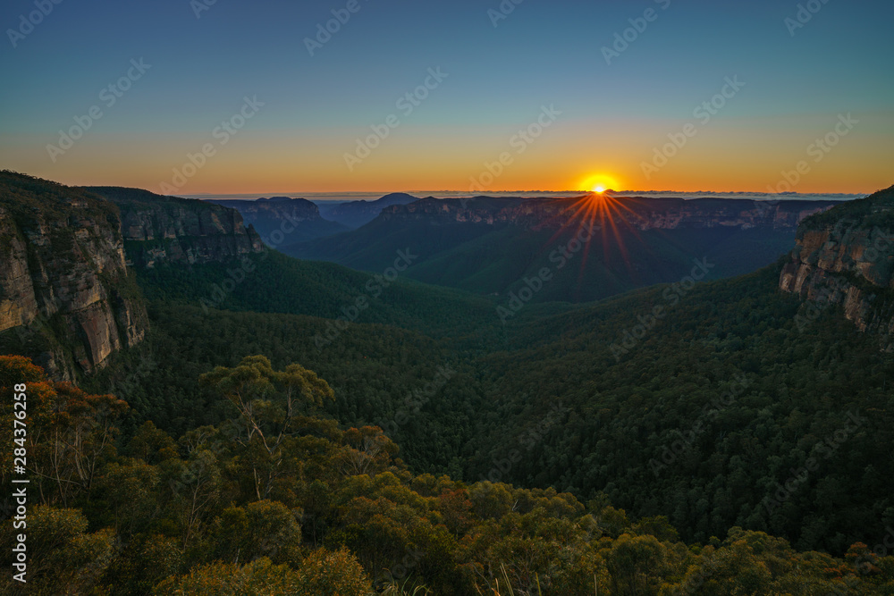 sunrise at govetts leap lookout, blue mountains, australia 12