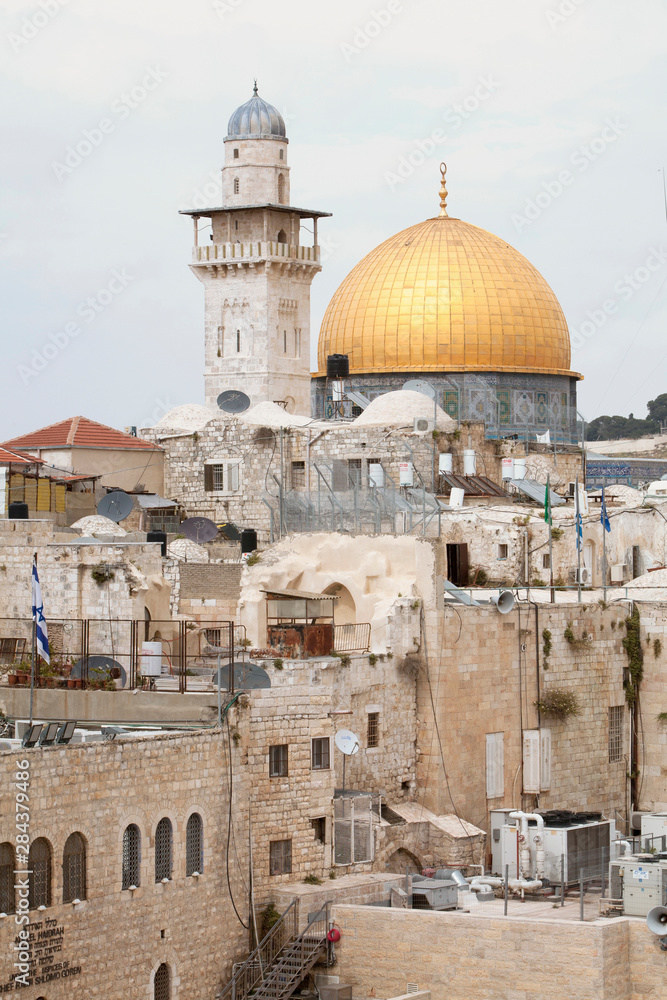 Middle East, Israel, Jerusalem, The gold dome of Dome of the Rock, an important Islamic shrine in the Old City of Jerusalem. Oldest extant example of early Islamic architecture, completed in 691 CE.