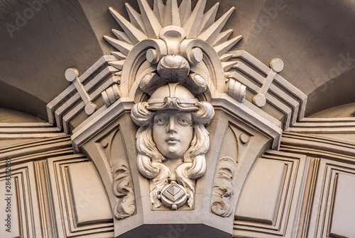 Obraz na płótnie Fragment with mascaron of Jugendstil facade w salonie