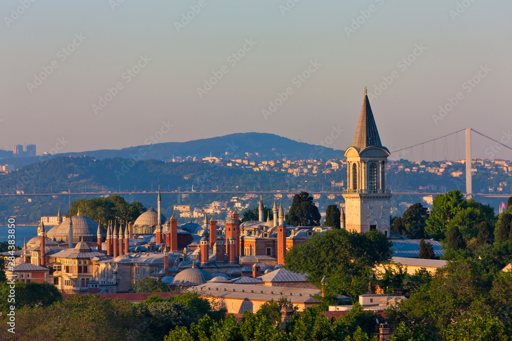 Ταπετσαρία Topkapi Palace and cityscape, Istanbul, Turkey