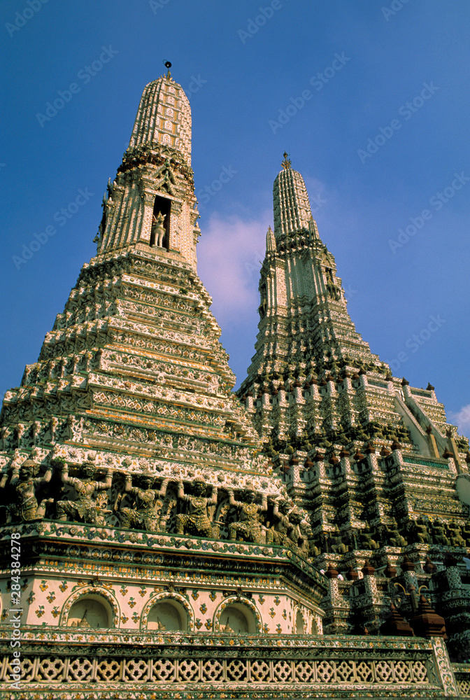 Asia, Thailand, Bangkok. Wat Arun (Temple of Dawn).