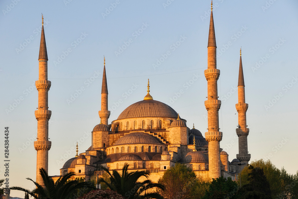 Fototapeta premium Istanbul, Turkey. The Blue Mosque at sunset.