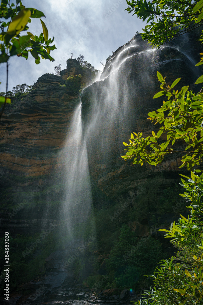 Obraz premium beautiful waterfalls, wentworth falls, blue mountains, australia 5