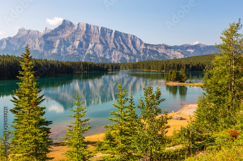 Fototapeta Naklejka Na Ścianę i Meble -  Canada, Alberta, Banff National Park, Two Jack Lake and Mount Rundle