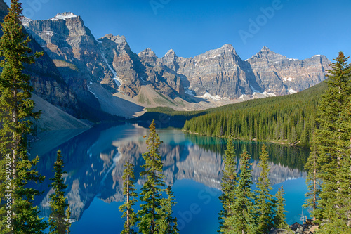 Fototapeta Naklejka Na Ścianę i Meble -  Canada, Banff National Park, Valley of the Ten Peaks, Moraine Lake