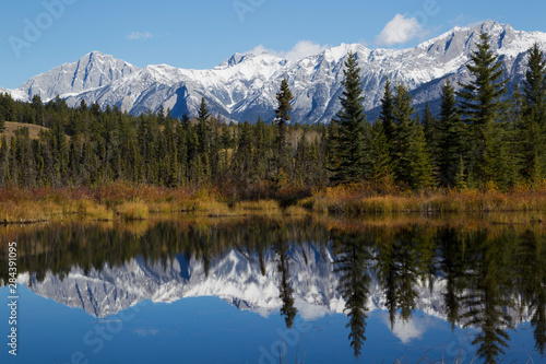 Fototapeta Naklejka Na Ścianę i Meble -  Mountain landscape, Canadian Rockies.