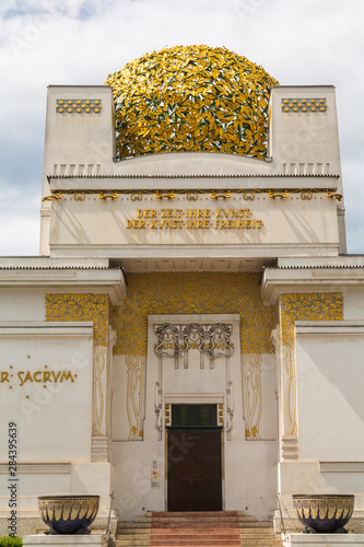Bild auf Leinwand Cupola and entrance of Secession, Vienna Austria