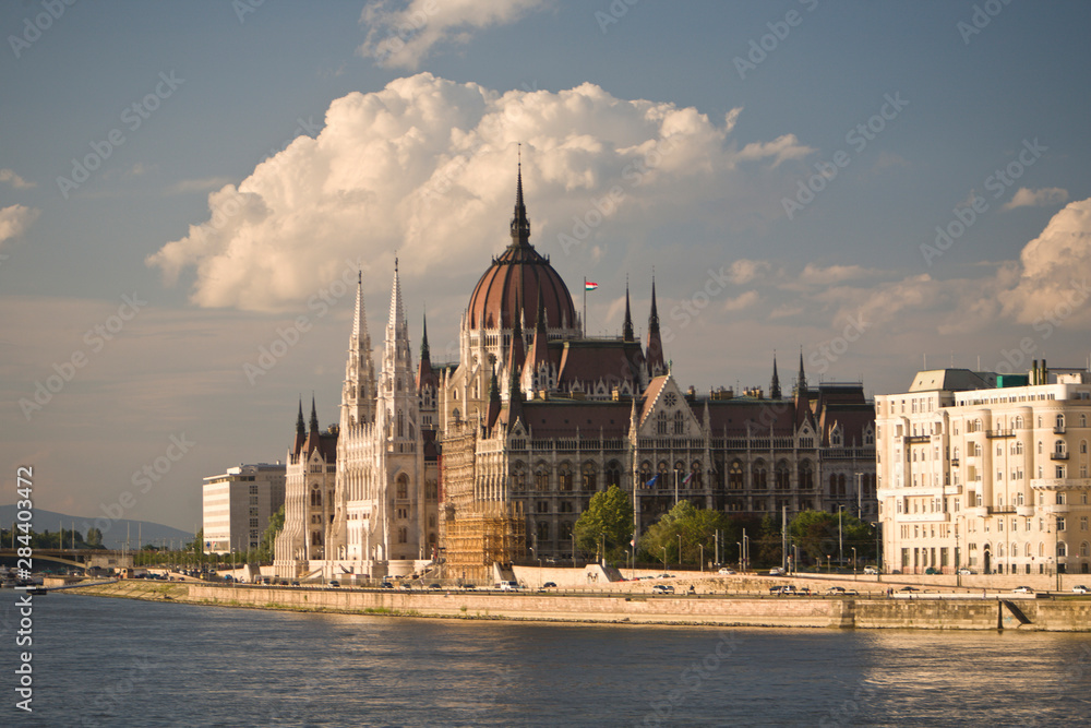 HUNGARY, Budapest. Parliament Buildings along the Danube River 