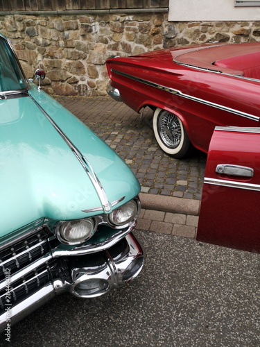 Limousine und Cabriolet aus dem Amerika der Fünfzigerjahre und Sechzigerjahre für Luxus und Lifestyle beim Oldtimertreffen Golden Oldies in Wettenberg Krofdorf-Gleiberg bei Gießen in Hessen photo