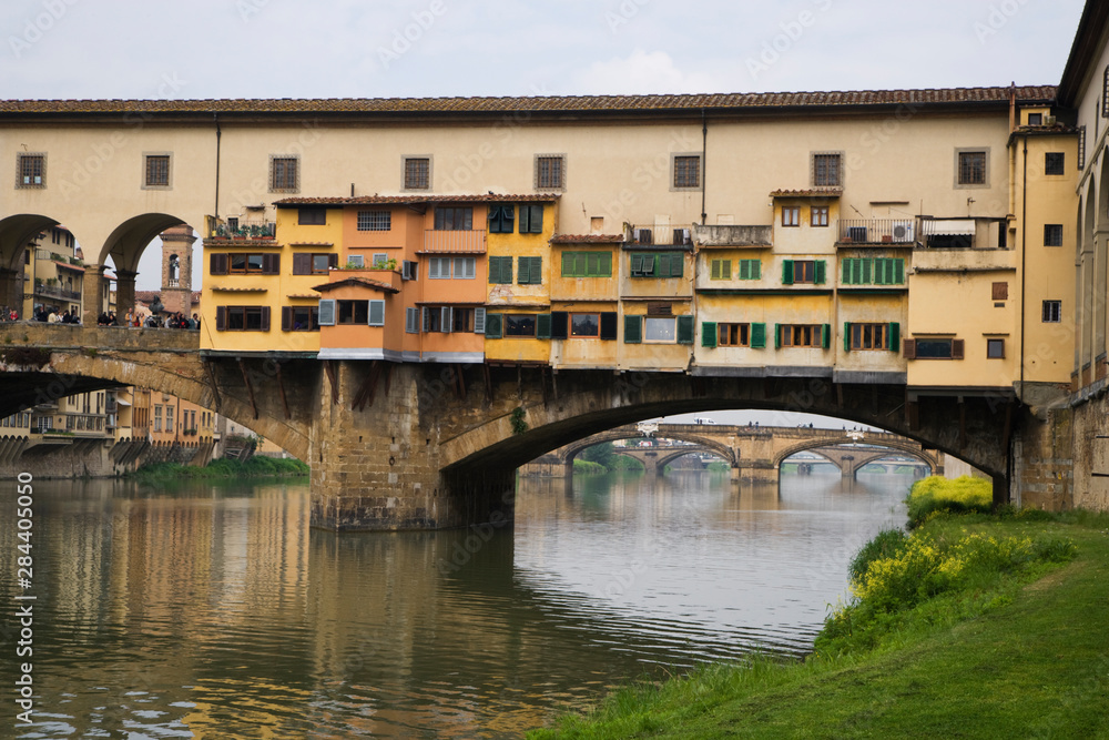 Italy, Florence. River Arno and Ponte Vecchio bridge. Credit as: Dennis Flaherty / Jaynes Gallery / DanitaDelimont. com