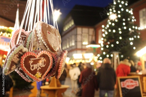 Weihnachtsmarkt mit Lebkuchenherz photo