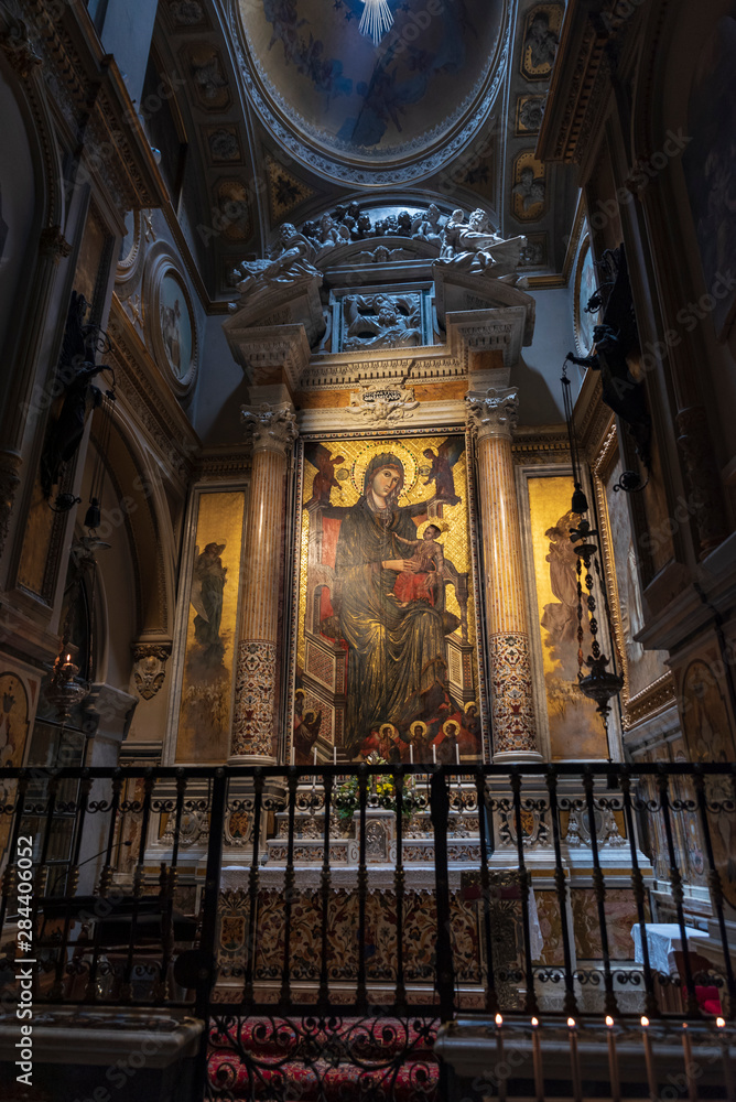 Madonna con Gesù bambino nel santuario di Montevergine