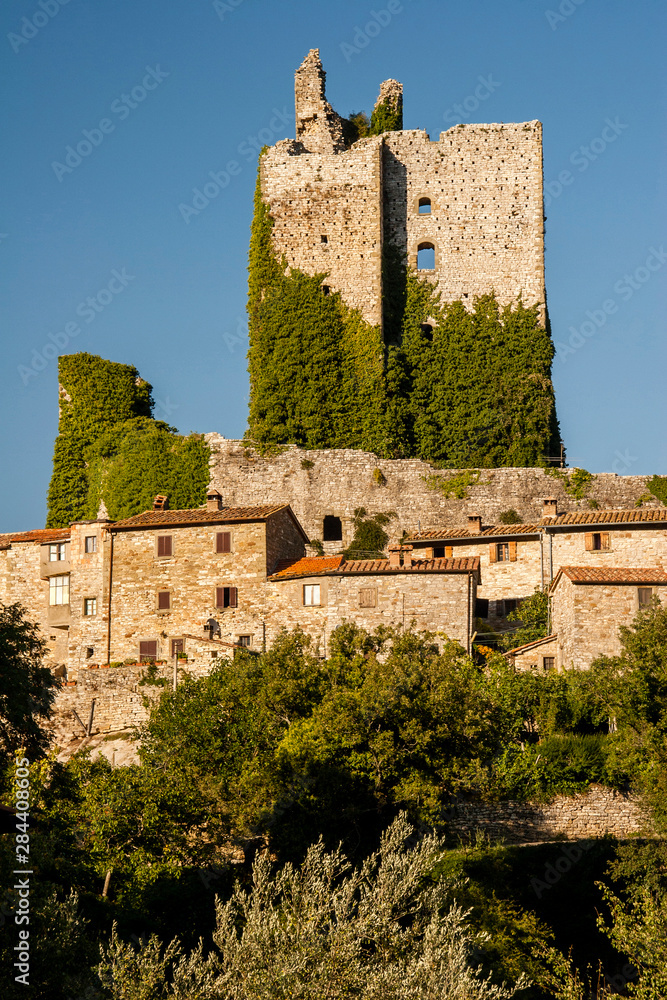 Fototapeta premium Old castle ruins. Tuscany, Italy.