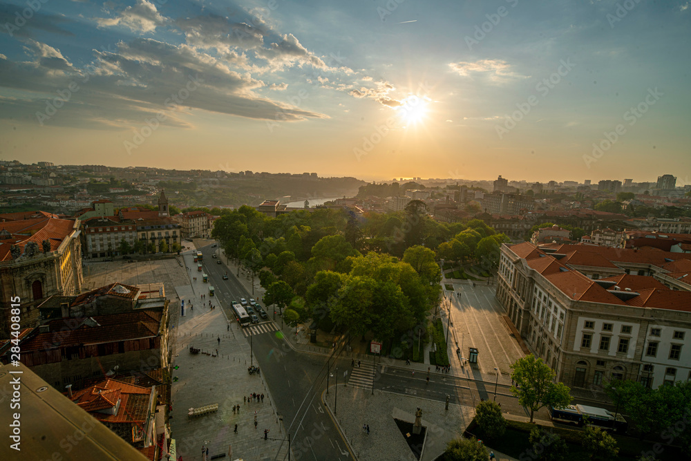 Obraz premium Blick über die Stadt Porto/ Portugal. Häusermeer und Stadtansicht.