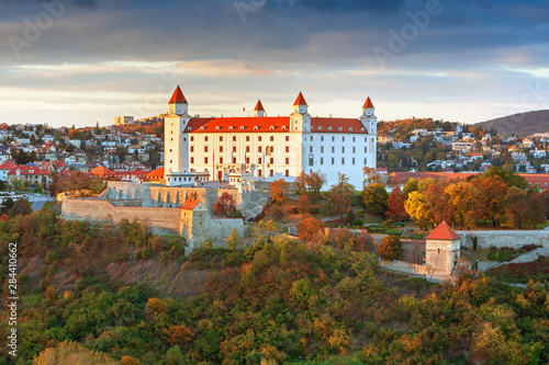 Obraz na płótnie Bratislava castle over Danube river after sunset in the Bratislava old town, Slovakia w salonie