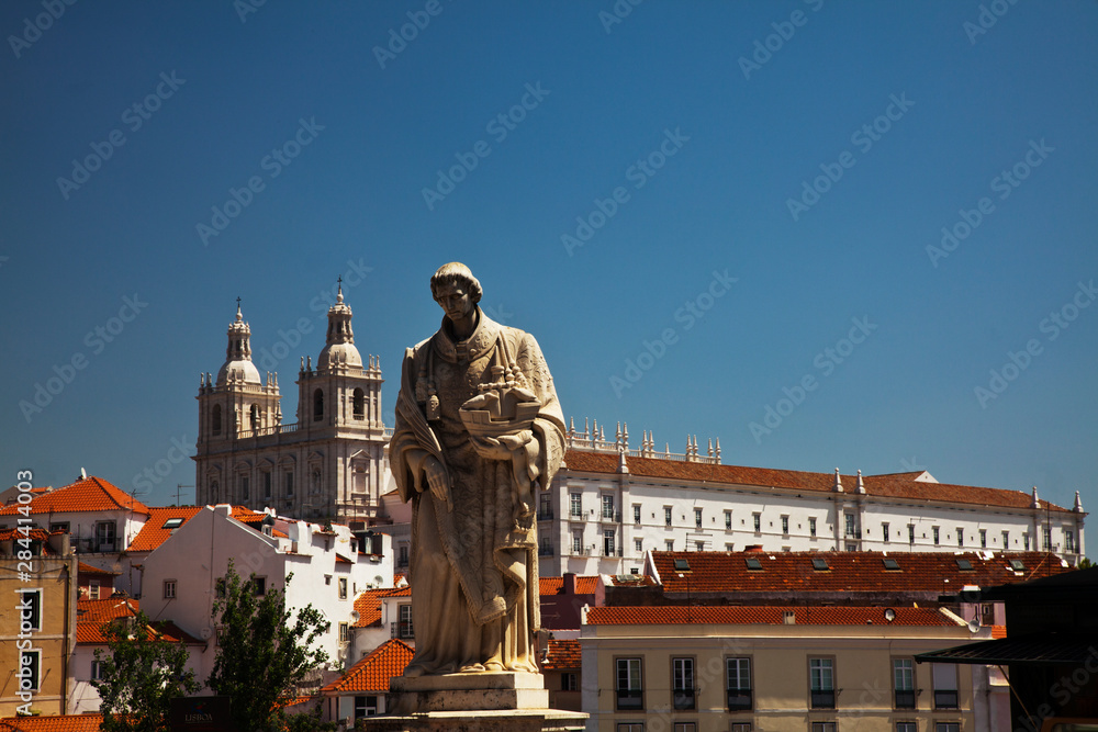 Obraz premium Portugal, Lisbon, Graca Terrace, St Vincent Statue, Alfama district