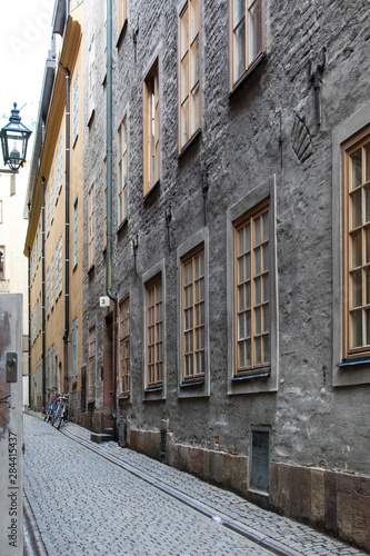 Fototapeta Naklejka Na Ścianę i Meble -  Side street in Gamla Stan (old Town) in Stockholm