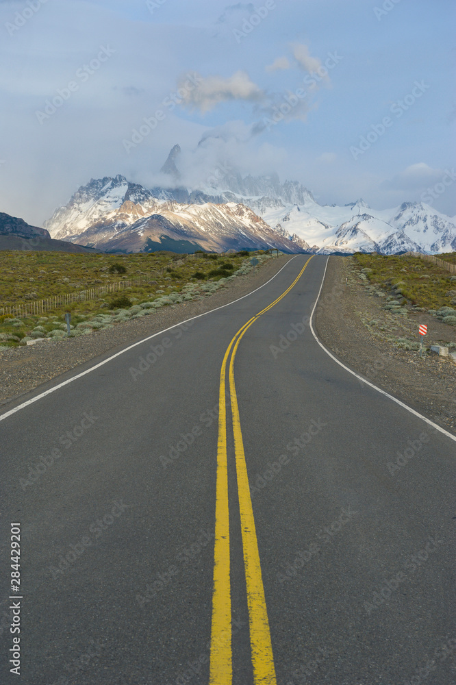 Naklejka premium Road leading to Mount Fitzroy near El Chalten, Patagonia, Argentina, South America