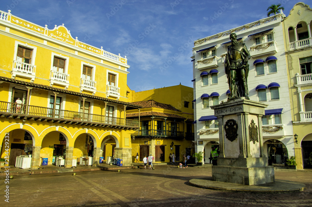 Pedro de Heredia, founder of Cartagena, still stands watch over the Plaza de los Coches, Old City, Ciudad Vieja, Cartagena, Colombia.