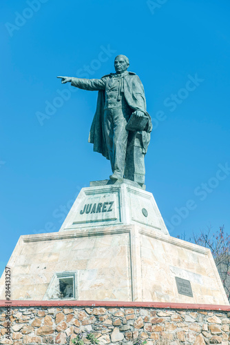 Фотография Mexico, Oaxaca, Statue of Benito Juarez