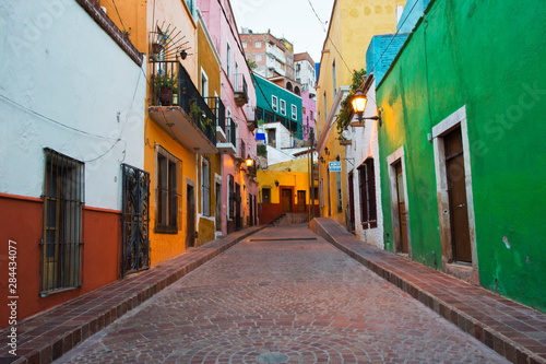 Fototapeta Naklejka Na Ścianę i Meble -  Mexico, Guanajuato, Colorful Back Alley